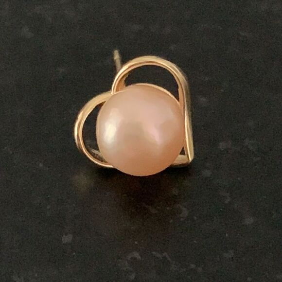 Pink Freshwater Pearl & 18k Gold Plated Heart Stud Earrings – Milestone Jewelry - Picture 5 of 8